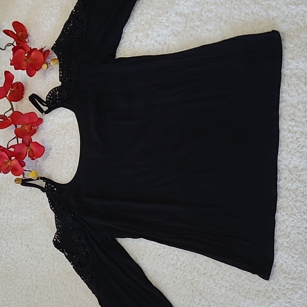 NEW Xhilaration Elegant Women's Top Cold Shoulder Black Crochet Detail SP Petite